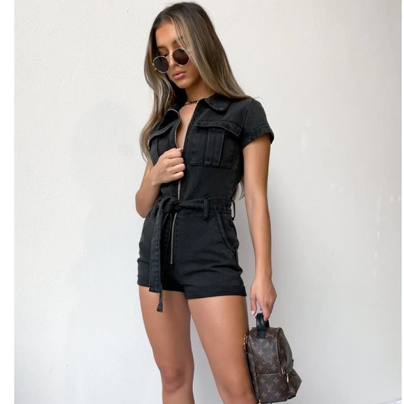💥HOT ITEM💥 White Fox Boutique Summer Denim Romper in Black Acid - Picture 4 of 12